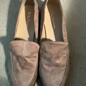 CL by Chinese Laundry flat shoes tan size 11 never worn